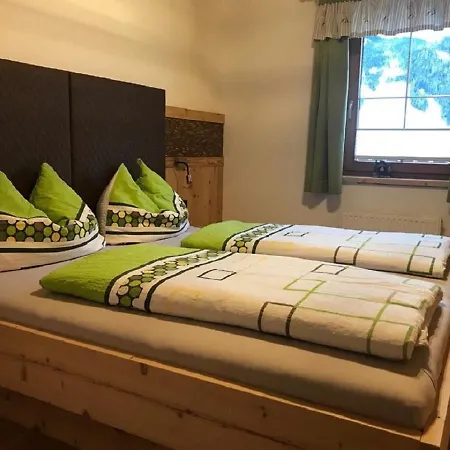 Hoellwarth アパート *