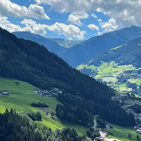 Hoellwarth アパート