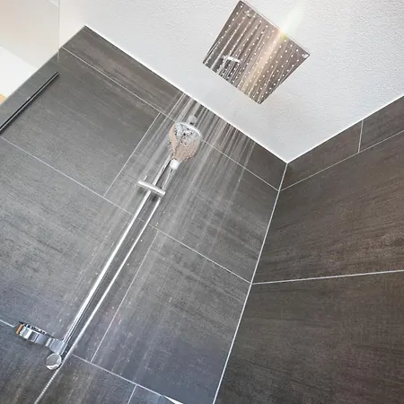 Hoellwarth * ツェル・アム・ツィラー